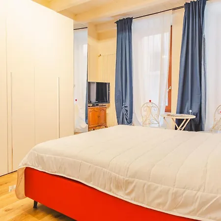 Domus Le Mura - Italian Homing Apartment Verona